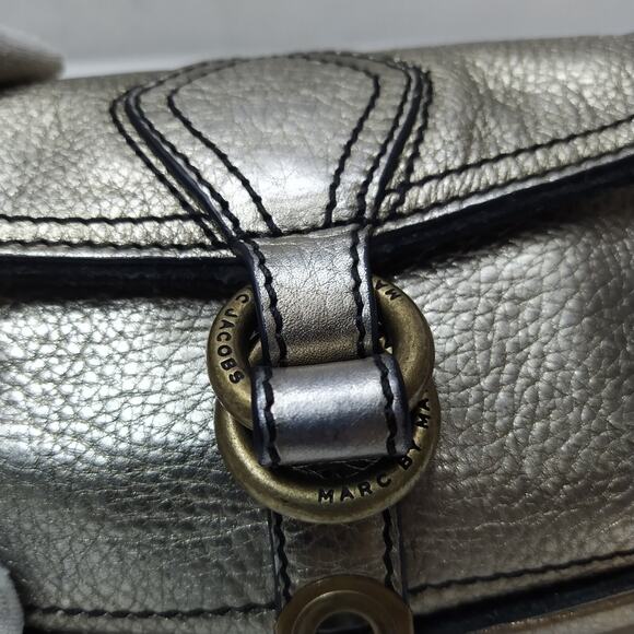 Marc By Marc Jacobs Metallic Silver Leather Buckle Wristlet - Coin Wallet - Picture 5 of 13
